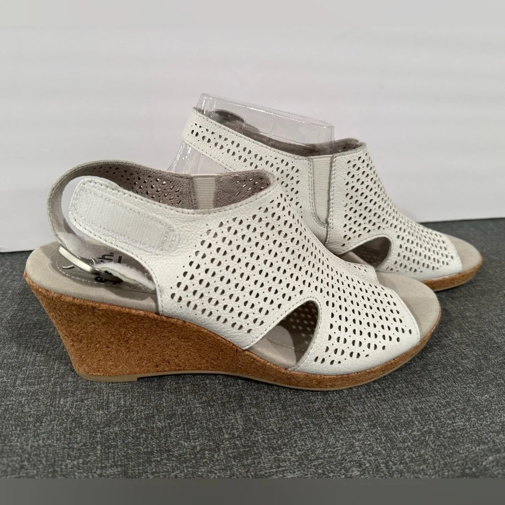 Earth Women's White Peep-Toe comfort casual summer Sandals/size 7M